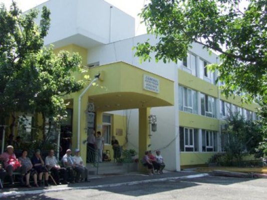 Masă festivă, de Sfânta Maria, la Căminul pentru Bătrâni